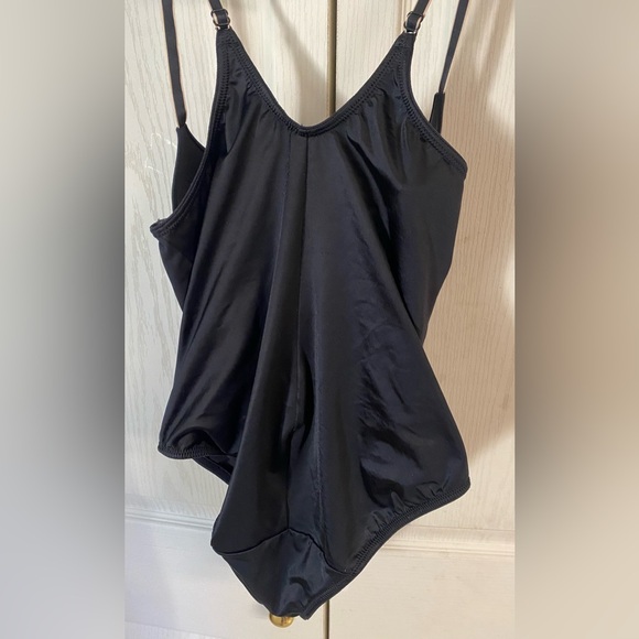 Flexees Black Nylon/Spandex Blend One Piece
Bodysuit Size 36 B - Picture 7 of 7